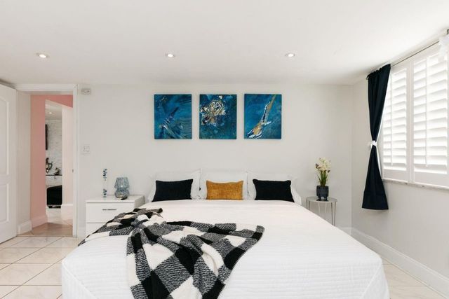 1900 N Victoria Park Road, Fort Lauderdale, FL 33305