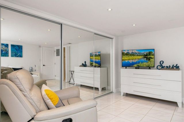 1900 N Victoria Park Road, Fort Lauderdale, FL 33305