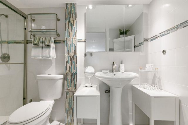 1900 N Victoria Park Road, Fort Lauderdale, FL 33305