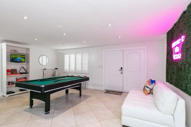 1900 N Victoria Park Road, Fort Lauderdale, FL 33305