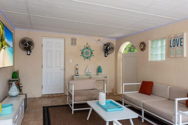 1900 N Victoria Park Road, Fort Lauderdale, FL 33305