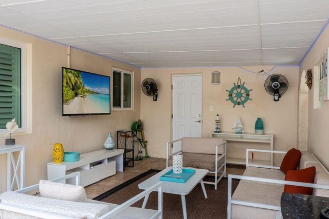 1900 N Victoria Park Road, Fort Lauderdale, FL 33305