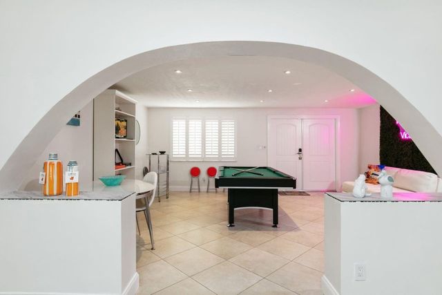 1900 N Victoria Park Road, Fort Lauderdale, FL 33305