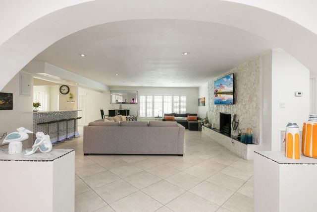 1900 N Victoria Park Road, Fort Lauderdale, FL 33305