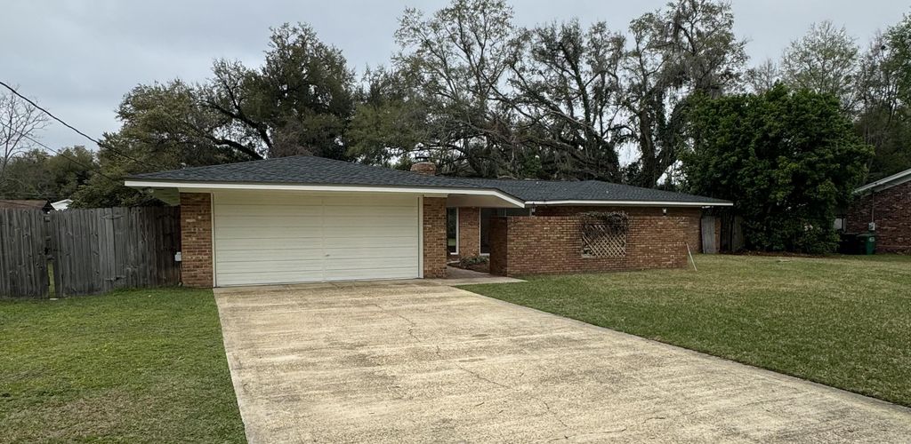 1932 Shady Oaks Drive, Tallahassee, FL 32303