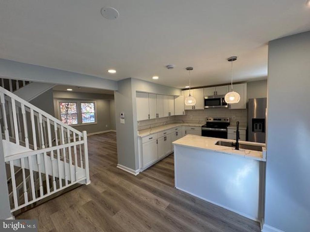 Image 2 of property listing at 408 POSSUM CT, Capitol Heights, MD 20743