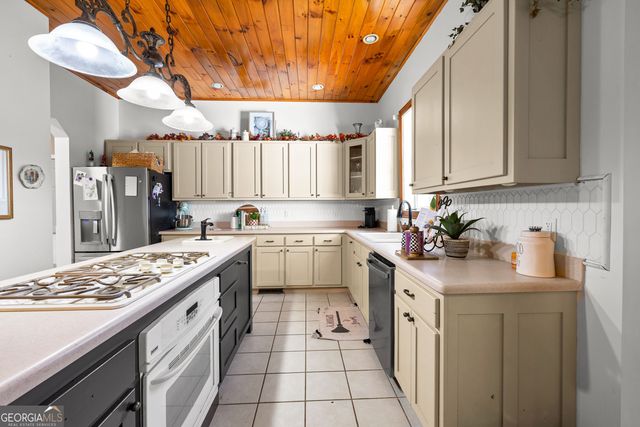 1243 US HWY 19, Meansville, GA 30256