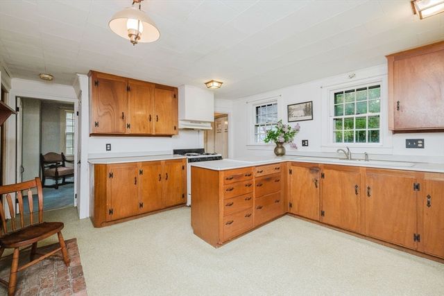 83 North Worcester St, Norton, MA 02766