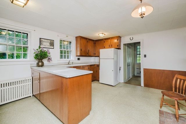 83 North Worcester St, Norton, MA 02766