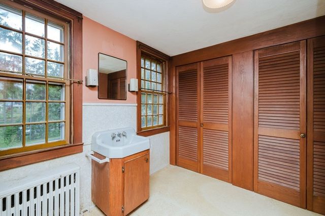 83 North Worcester St, Norton, MA 02766