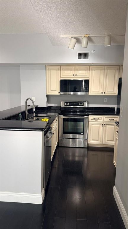 2640 S University Drive 325, Davie, FL 33328