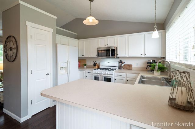 3054 Woodglen Street Nw, City Of Grand Rapids, MI 49504