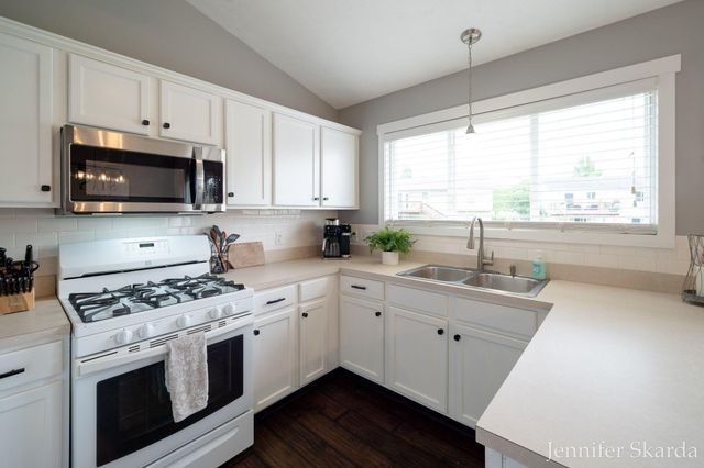3054 Woodglen Street Nw, City Of Grand Rapids, MI 49504