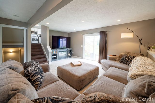 3054 Woodglen Street Nw, City Of Grand Rapids, MI 49504
