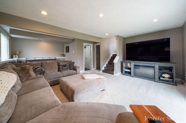 3054 Woodglen Street Nw, City Of Grand Rapids, MI 49504