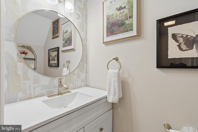 8213 CLAREMONT WOODS DR, Alexandria, VA 22309