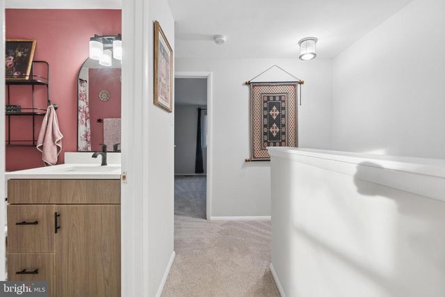 8213 CLAREMONT WOODS DR, Alexandria, VA 22309