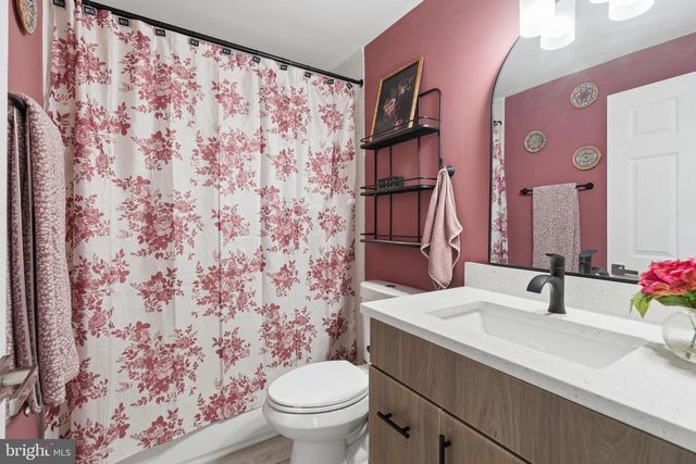 8213 CLAREMONT WOODS DR, Alexandria, VA 22309