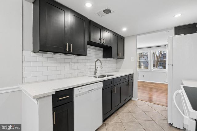 8213 CLAREMONT WOODS DR, Alexandria, VA 22309