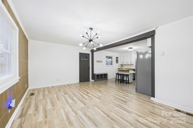 3115 Falling Creek Road NE, Hickory, NC 28601