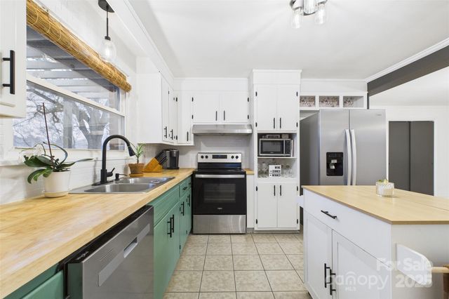 3115 Falling Creek Road NE, Hickory, NC 28601