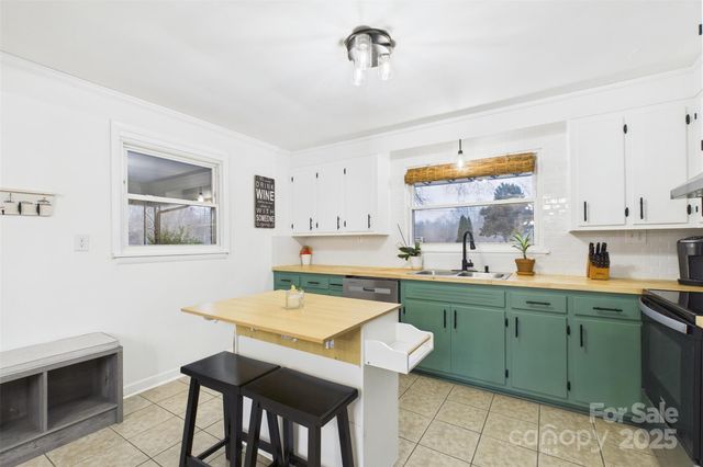 3115 Falling Creek Road NE, Hickory, NC 28601