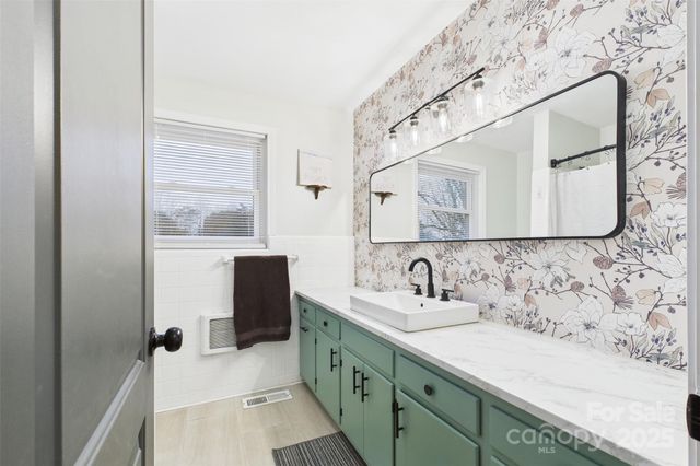 3115 Falling Creek Road NE, Hickory, NC 28601