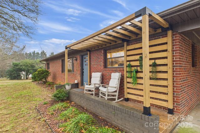 3115 Falling Creek Road NE, Hickory, NC 28601