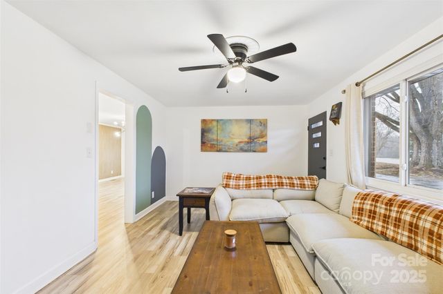 3115 Falling Creek Road NE, Hickory, NC 28601