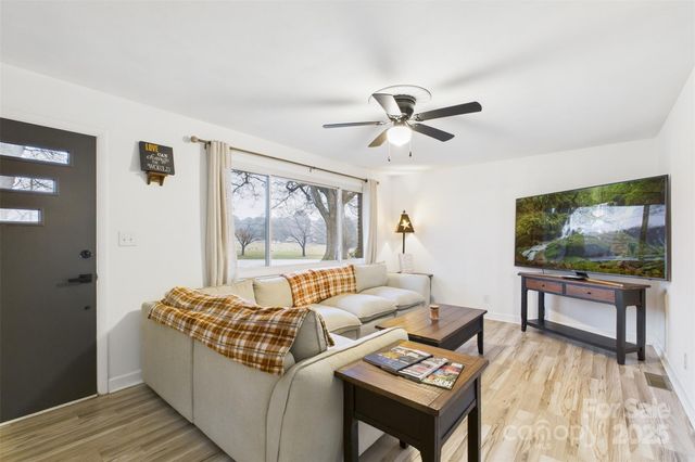 3115 Falling Creek Road NE, Hickory, NC 28601