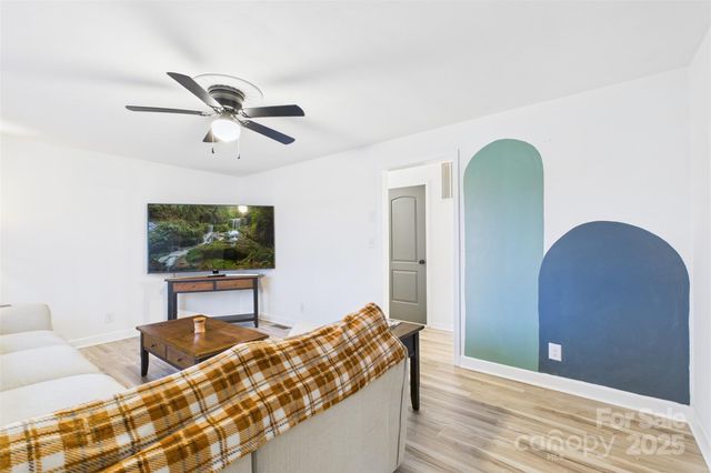 3115 Falling Creek Road NE, Hickory, NC 28601