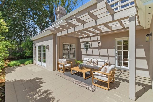 8 Almendra Lane, Los Altos, CA 94022