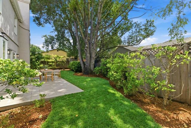 8 Almendra Lane, Los Altos, CA 94022