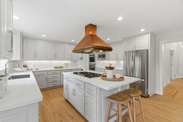 8 Almendra Lane, Los Altos, CA 94022