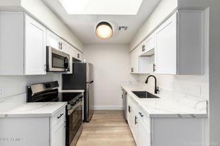 522 W BLACKHAWK Drive 3, Phoenix, AZ 85027