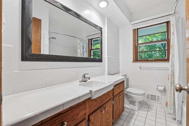 5224 W 70th Street, Edina, MN 55439