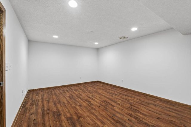 5224 W 70th Street, Edina, MN 55439