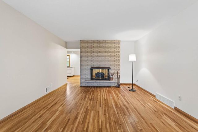 5224 W 70th Street, Edina, MN 55439