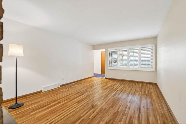 5224 W 70th Street, Edina, MN 55439