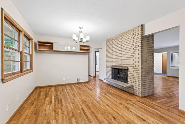 5224 W 70th Street, Edina, MN 55439