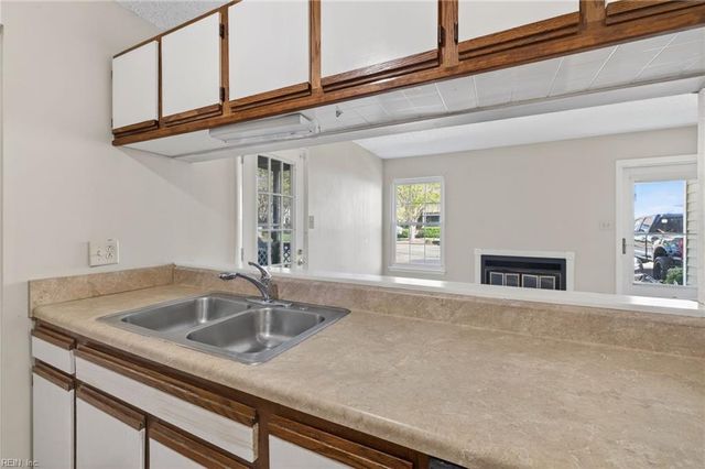 304 Thalia Station CT, Virginia Beach, VA 23452