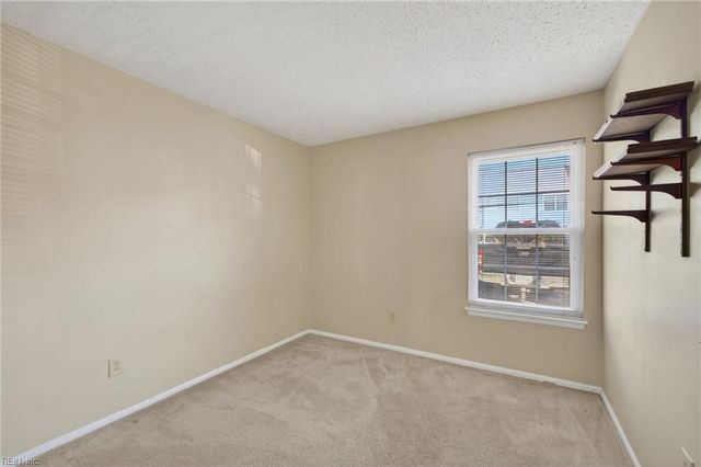 304 Thalia Station CT, Virginia Beach, VA 23452