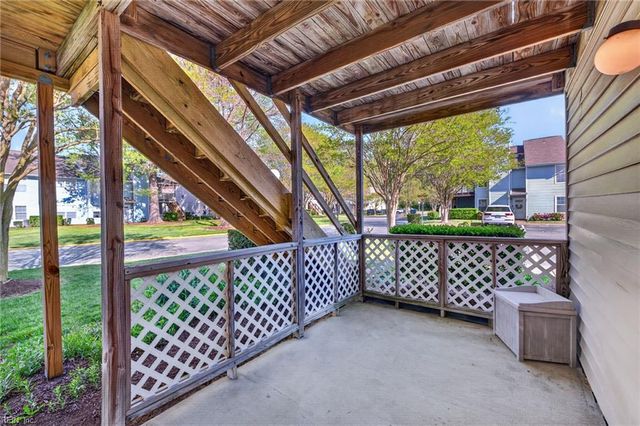 304 Thalia Station CT, Virginia Beach, VA 23452