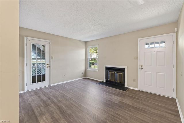 304 Thalia Station CT, Virginia Beach, VA 23452