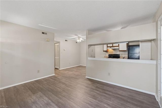 304 Thalia Station CT, Virginia Beach, VA 23452