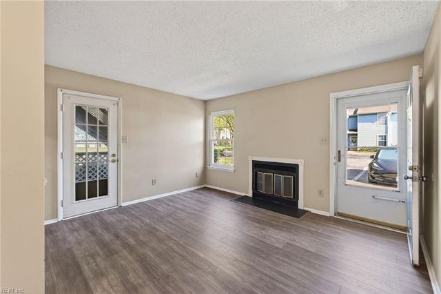 304 Thalia Station CT, Virginia Beach, VA 23452