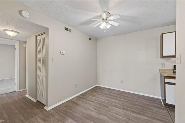 304 Thalia Station CT, Virginia Beach, VA 23452