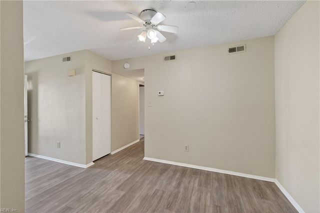 304 Thalia Station CT, Virginia Beach, VA 23452