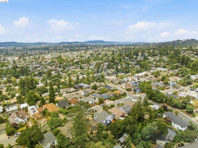 4638 Reinhardt Dr, Oakland, CA 94619