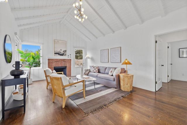 4638 Reinhardt Dr, Oakland, CA 94619